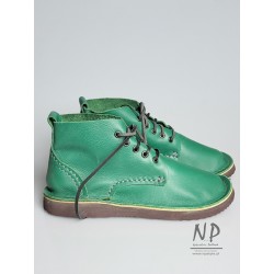Hand-stitched green Basic 5 leather shoes from Trek