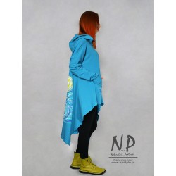 Hand-painted blue oversize long sweatshirt with a hood, made of cotton knitwear
