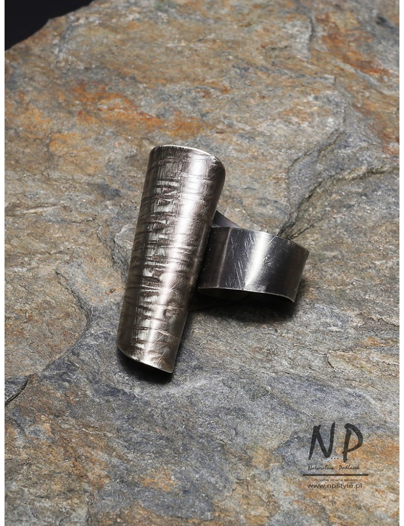 Ręcznie zrobiony niepowtarzalny pierścionek z blachy nowego srebra