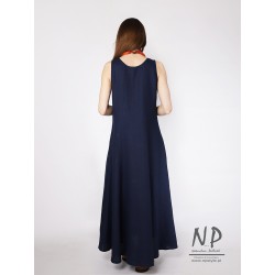 Navy blue dress with straps decorated with hand-painted patterns