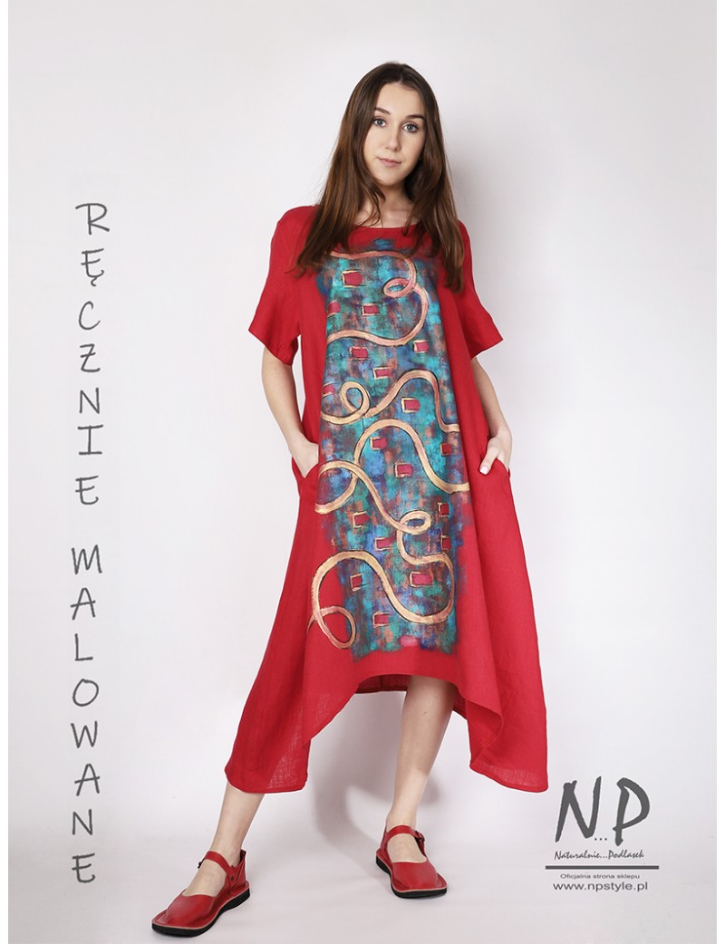 Ręcznie malowana czerwona sukienka lniana midi z wydłużonymi bokami, krótkimi rękawami i kieszeniami