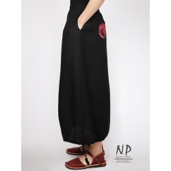 Black linen skirt bauble decorated with hand-painted patterns, finished with a belt on an elastic band