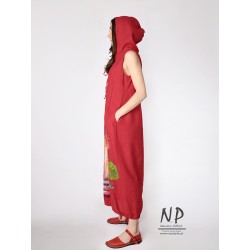 Ręcznie malowana czerwona oversizowa sukienka z kapturem, uszyta z naturalnego lnu