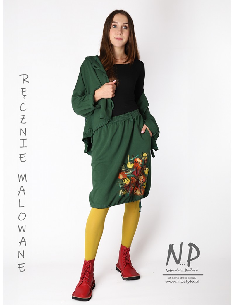 Knitted knee-length skirt with pockets decorated with hand-painted patterns