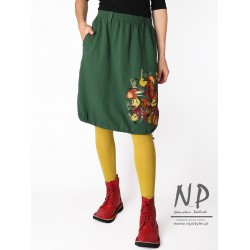 Knitted knee-length skirt with pockets decorated with hand-painted patterns