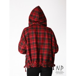 Short checked jacket with an oversize hood, made of natural wool