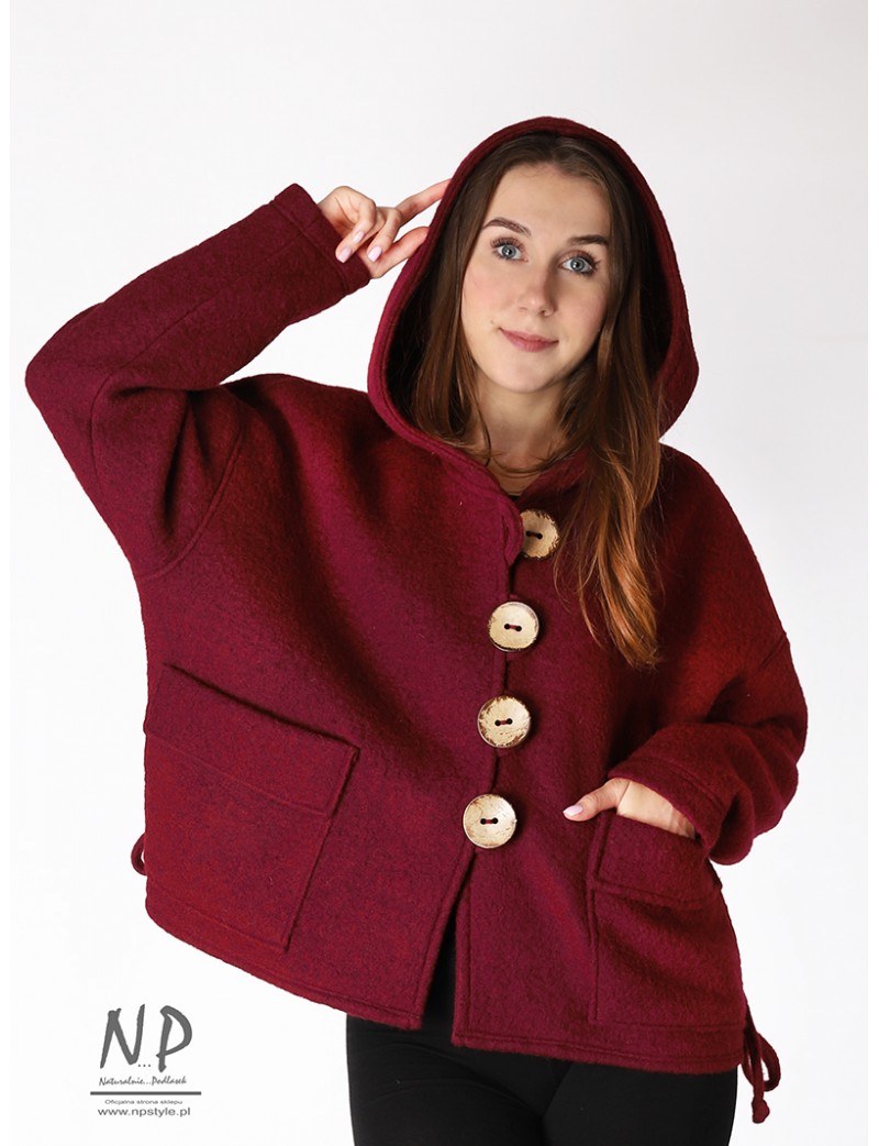 Short, burgundy jacket with an oversize hood, made of natural steamed wool