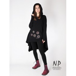 Hand-painted black long oversize sweatshirt with hood, made of cotton knit fabric