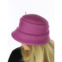 Elegancki filcowy kapelusz z wąskim, opadający rondem