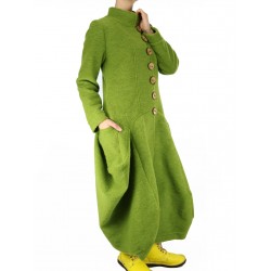 Długi zielony płaszcz zimowy uszyty z wełny parzonej